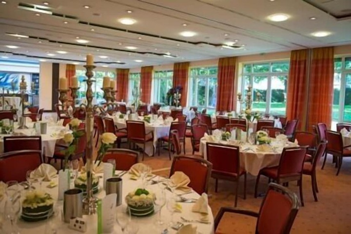 Ballroom/Hall 46 of 53