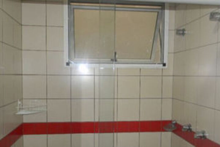 Room 4 of 32