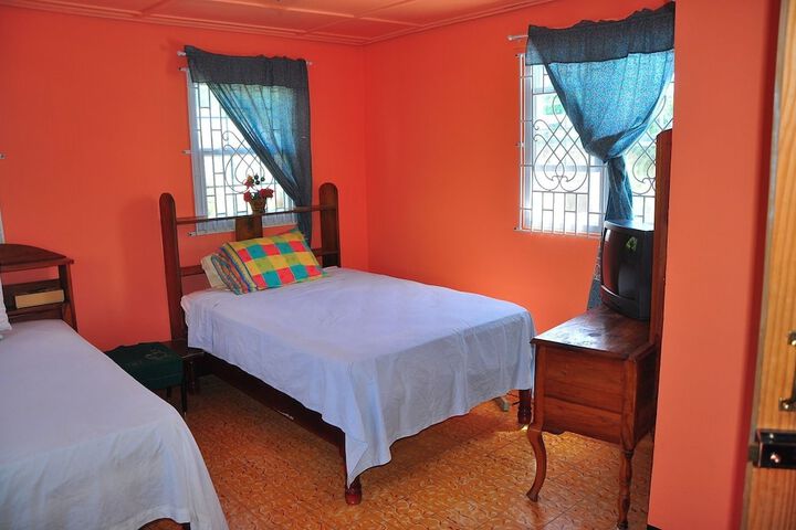 Room 5 of 10