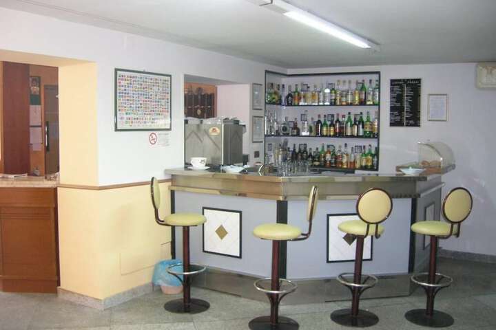 Lounge 19 of 32