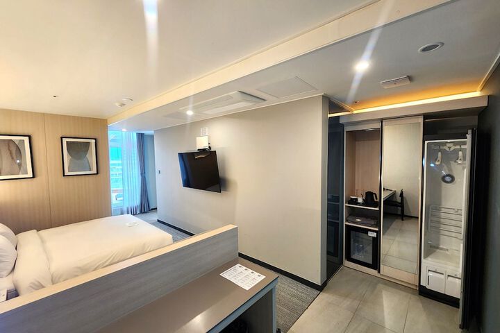 Room 90 of 219