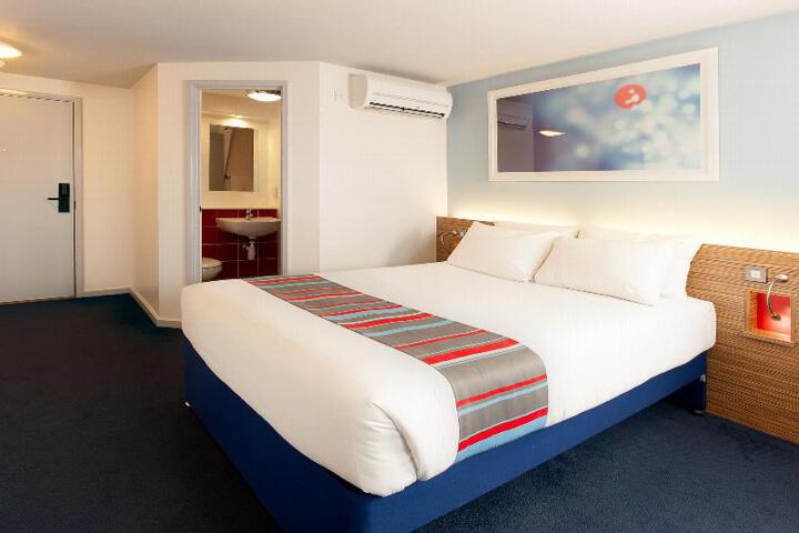 Room 3 of 9