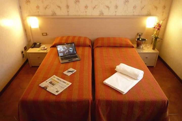 Room 5 of 15