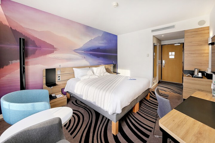 Room 18 of 157