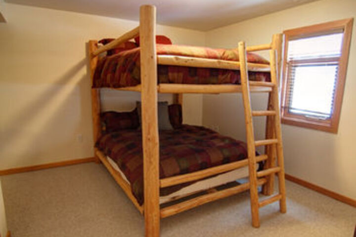 Room 7 of 18