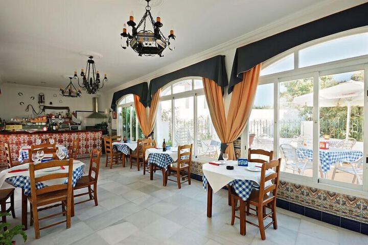 Dining Photos