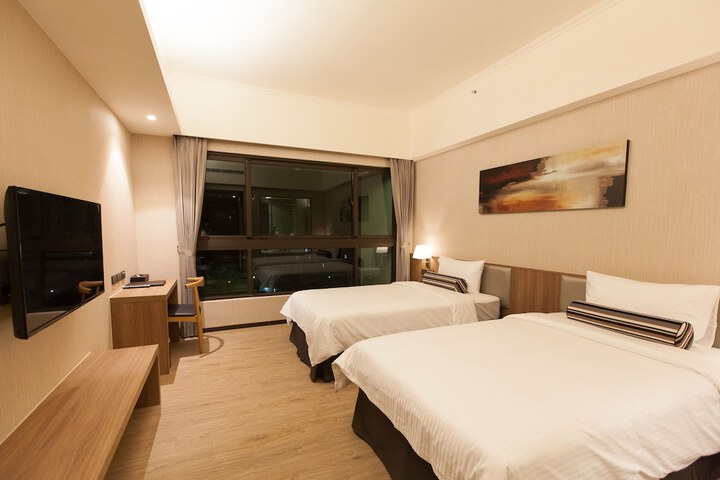 Room 5 of 32