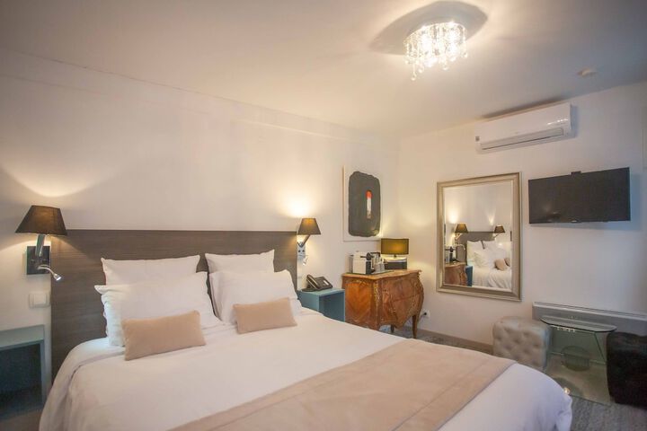 Room 14 of 65