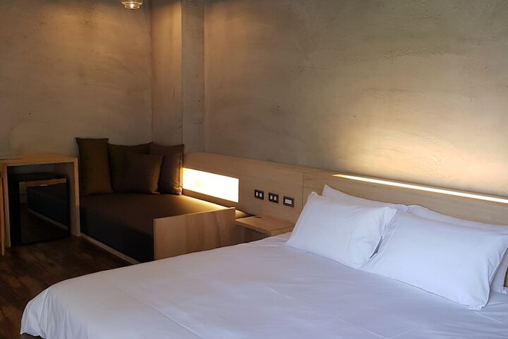 Room 11 of 76