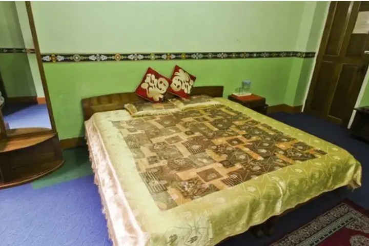 Room 3 of 16