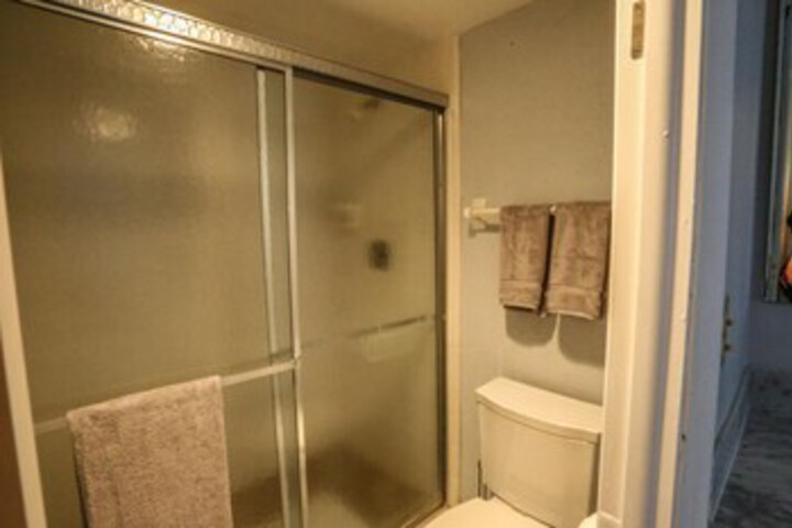 Room 6 of 28