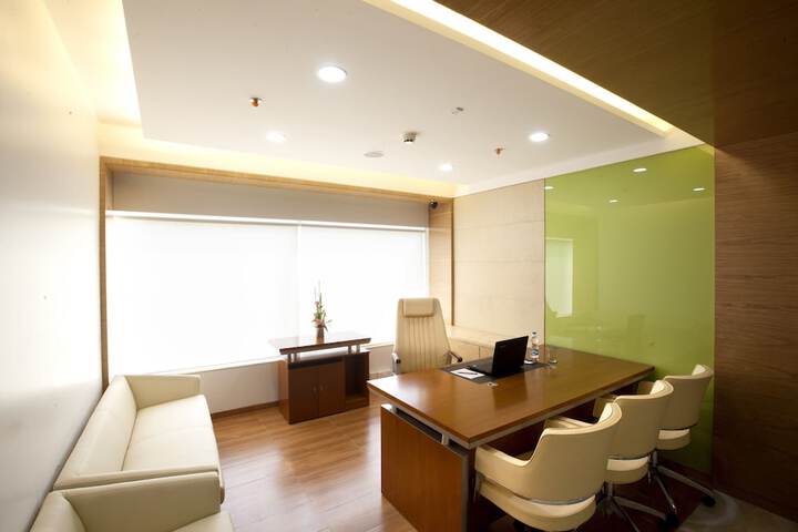 Business Center 35 of 37