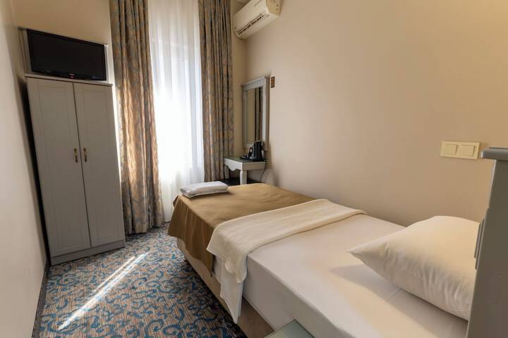 Room 14 of 77