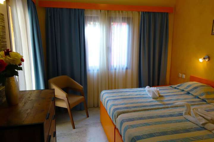 Room 13 of 53