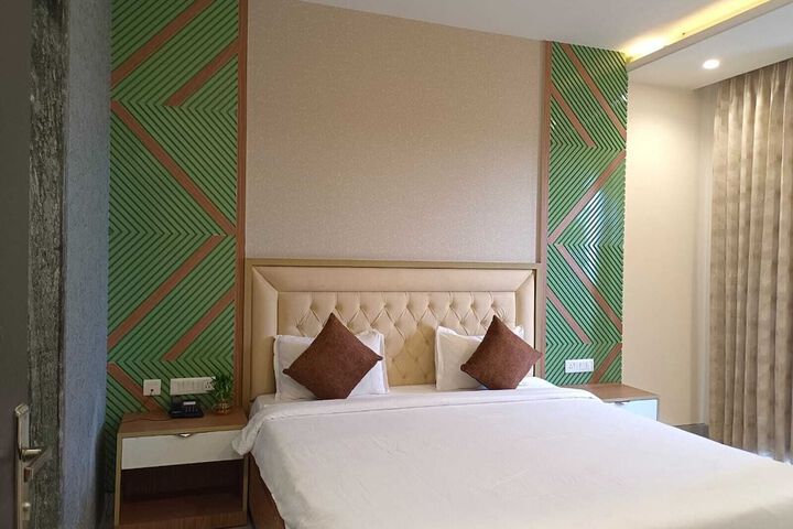 Room 9 of 35
