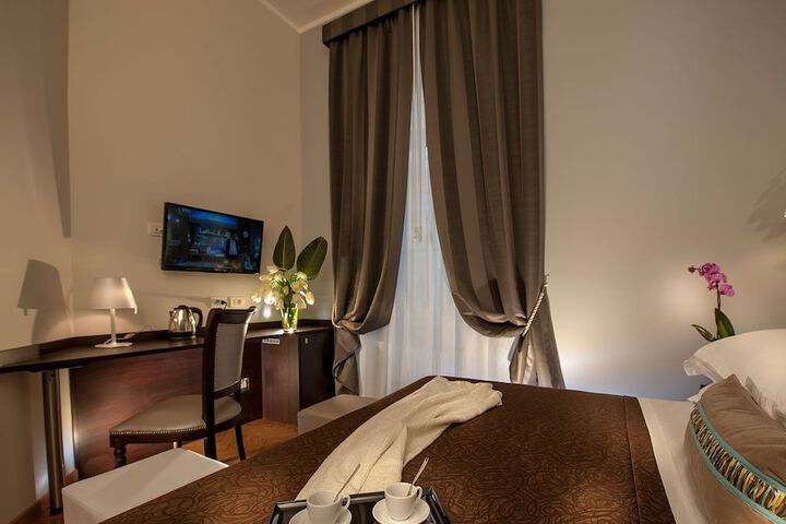 Room 8 of 38