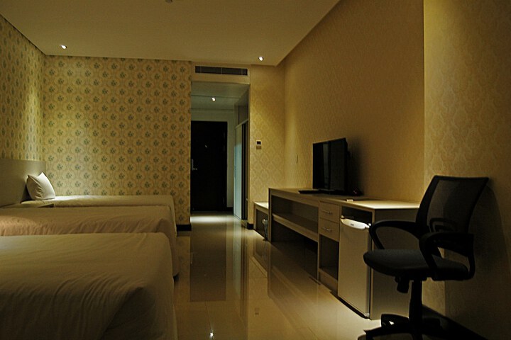 Room 12 of 73