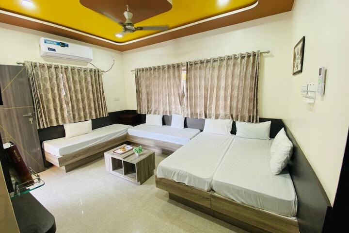 Room 3 of 11