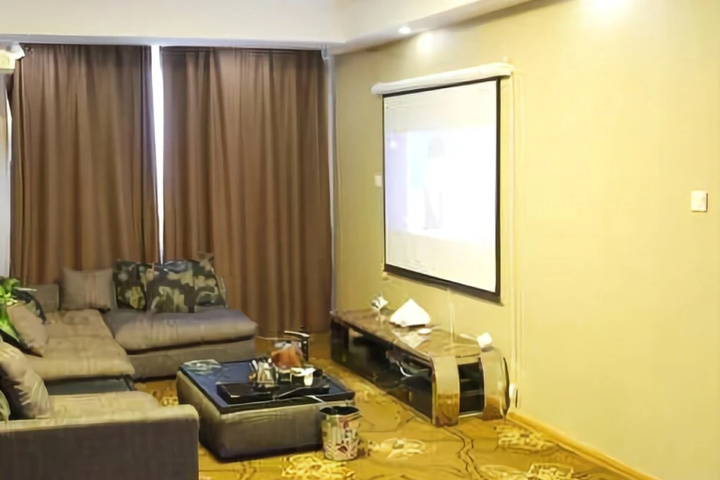 Room 9 of 18