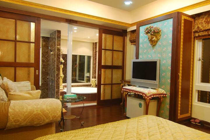 Room 5 of 84