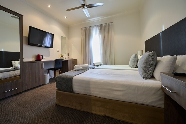 Room 6 of 31