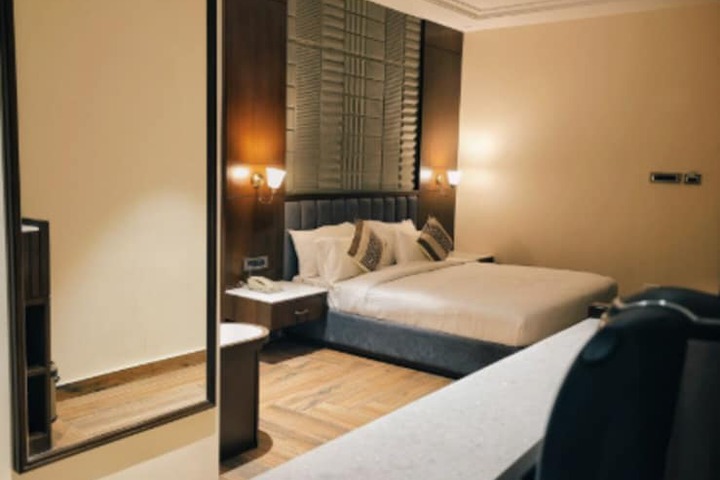 Room 8 of 38