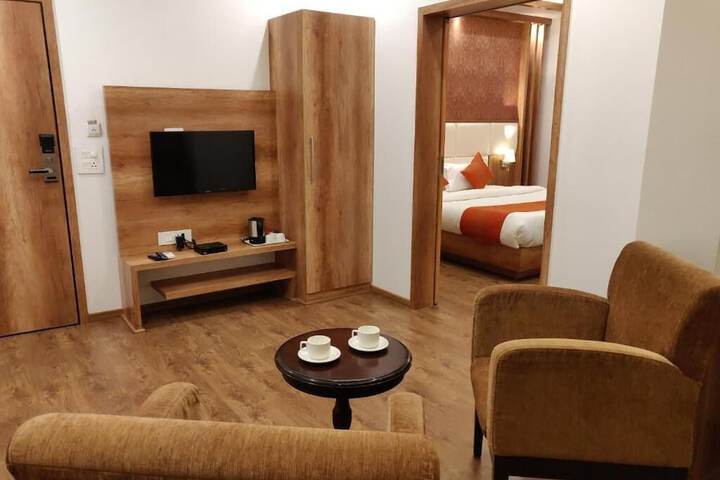 Room 3 of 10