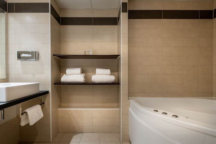 Room 20 of 35