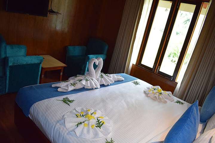 Room 6 of 12