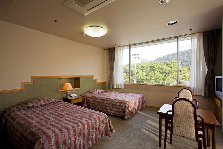 Room 3 of 49
