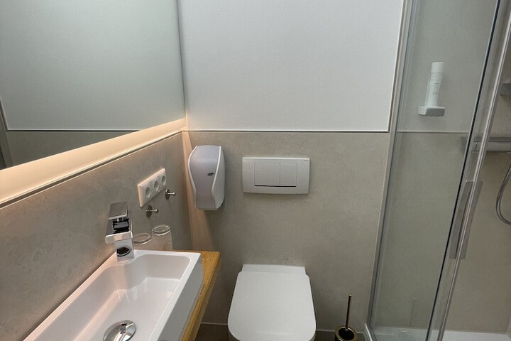 Room 156 of 221