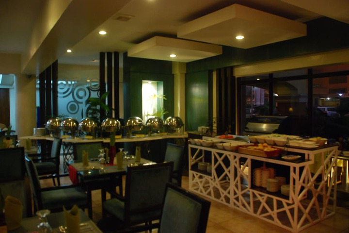 Dining 47 of 59