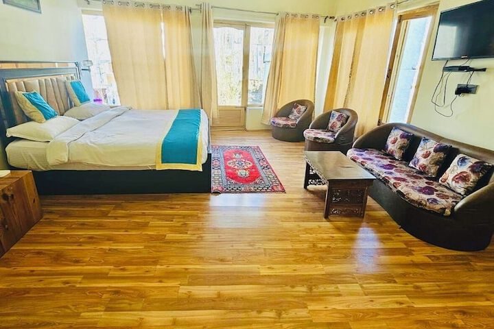 Room 11 of 24