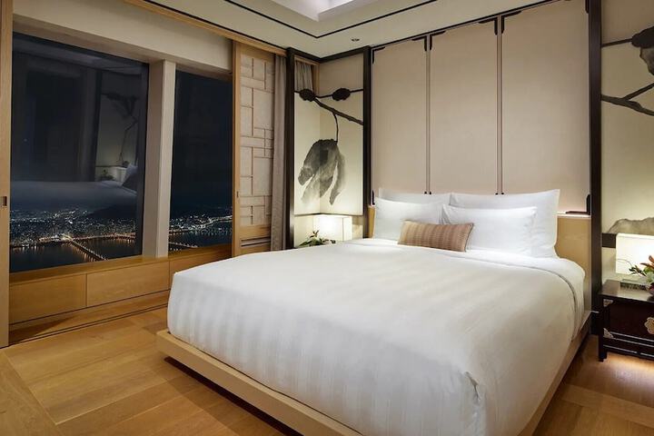 Room 44 of 124