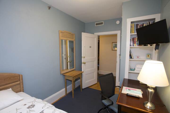 Room 7 of 38