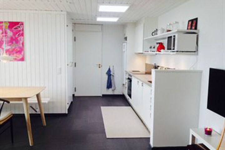 Room 11 of 16