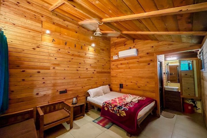 Room 4 of 20