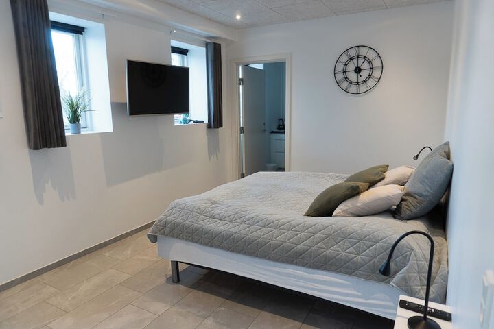 Room 4 of 37