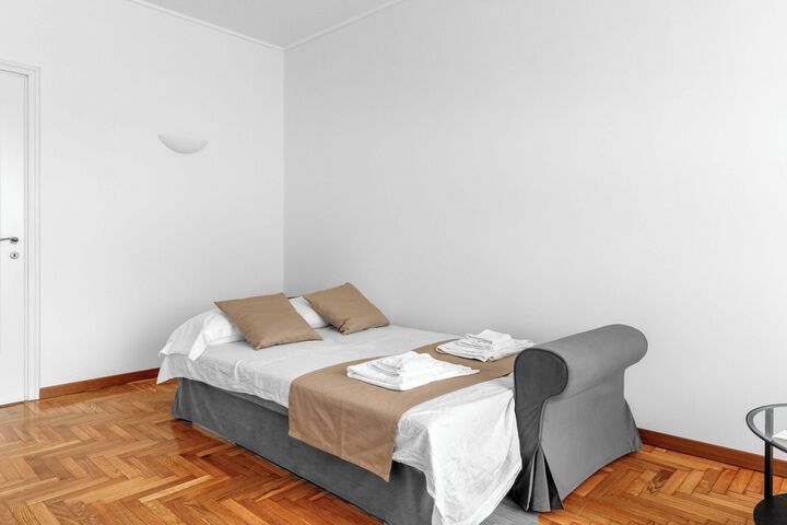 Room 6 of 7