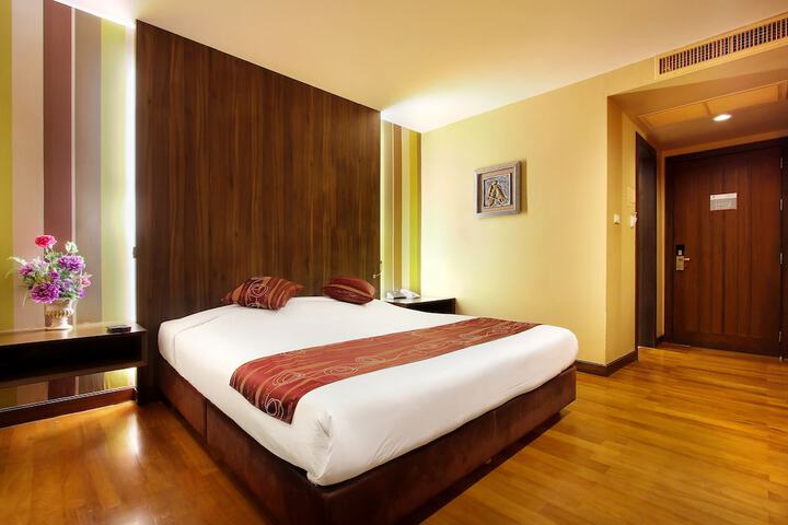Room 10 of 34