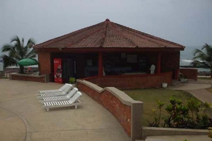 Hotel Exterior 82 of 88
