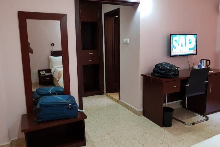 Room 10 of 19