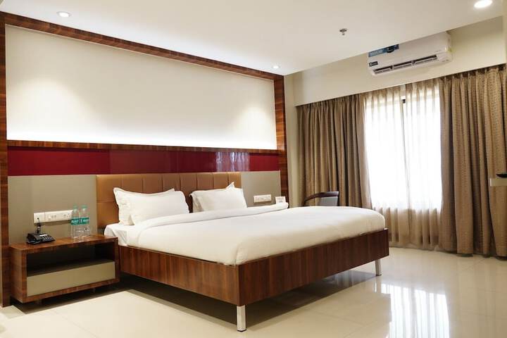 Room 4 of 8
