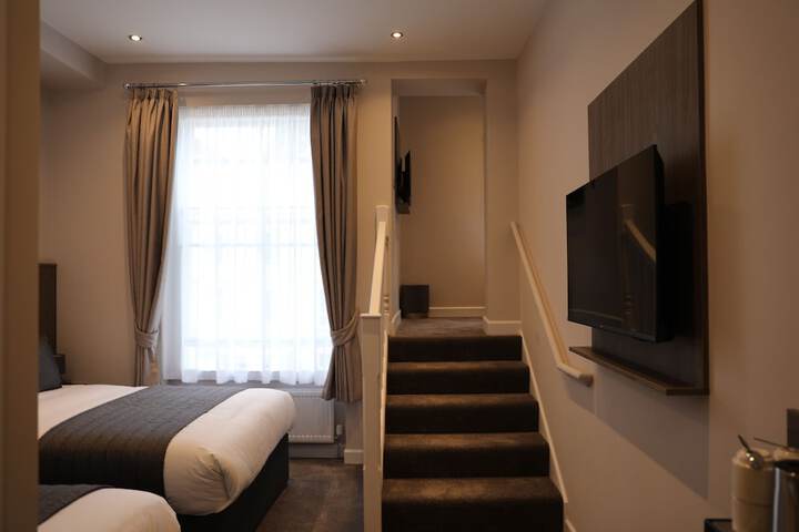 Room 36 of 76
