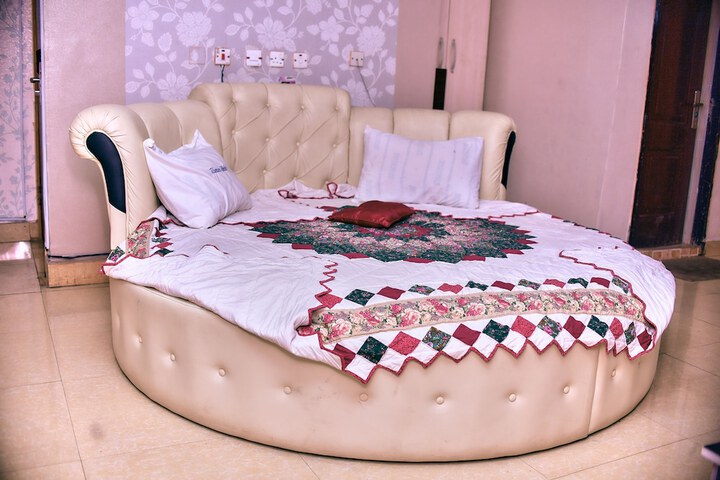 Room 6 of 34