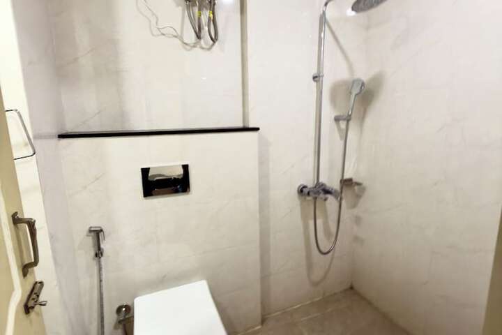 Room 10 of 14