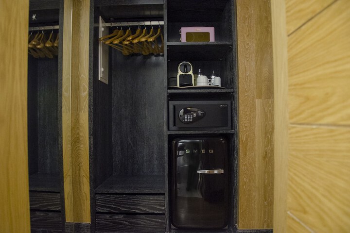 Room 50 of 143