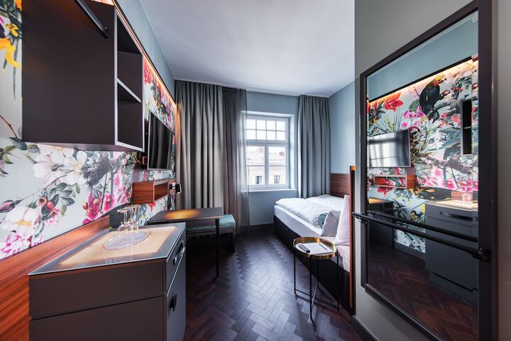 Room 8 of 63
