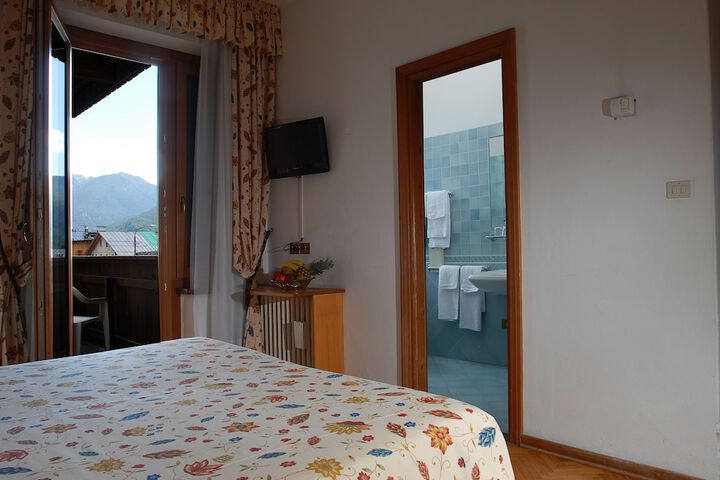Room 5 of 52