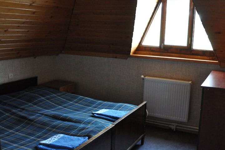 Room 6 of 13